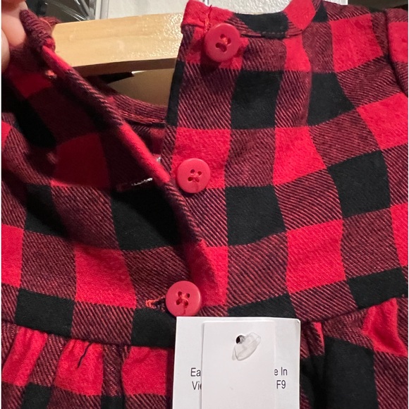 Red/Back Flannel Checker Dress w/🖤’s & Black Leggings for your little valentine - Picture 3 of 16